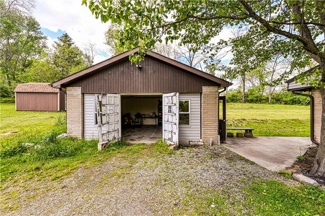 324 Fenfield Dr, Unity Twp, PA 15650