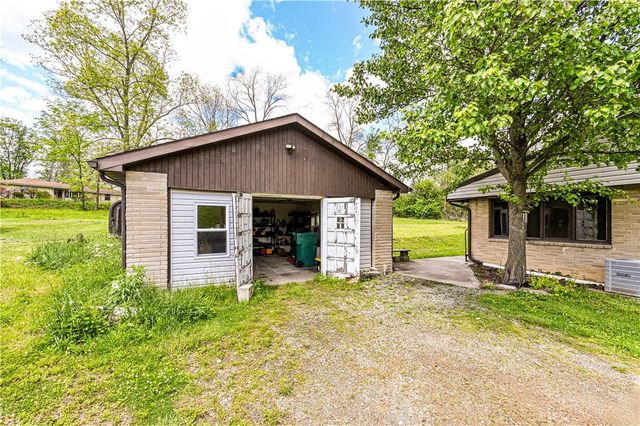 324 Fenfield Dr, Unity Twp, PA 15650