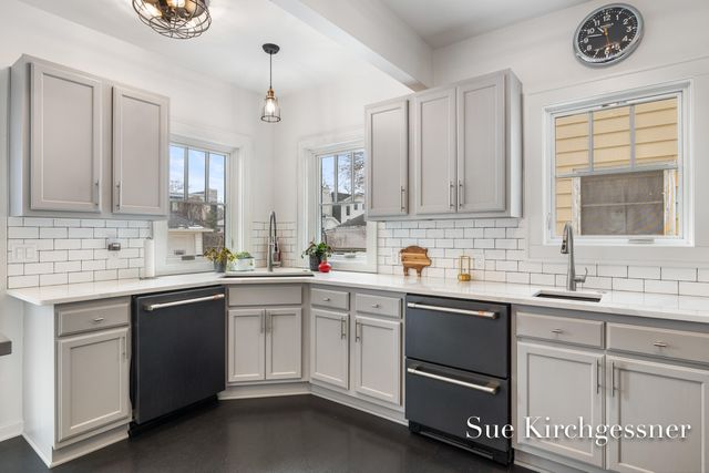 674 Lovett Avenue Se, East Grand Rapids, MI 49506