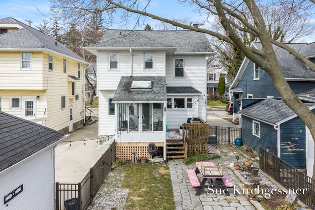 674 Lovett Avenue Se, East Grand Rapids, MI 49506