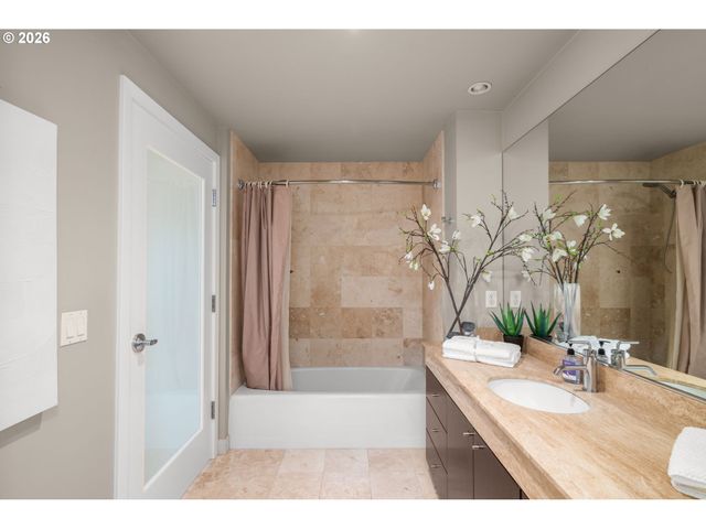 1930 S RIVER Dr W605, Portland, OR 97201