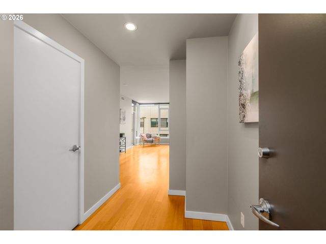 1930 S RIVER Dr W605, Portland, OR 97201