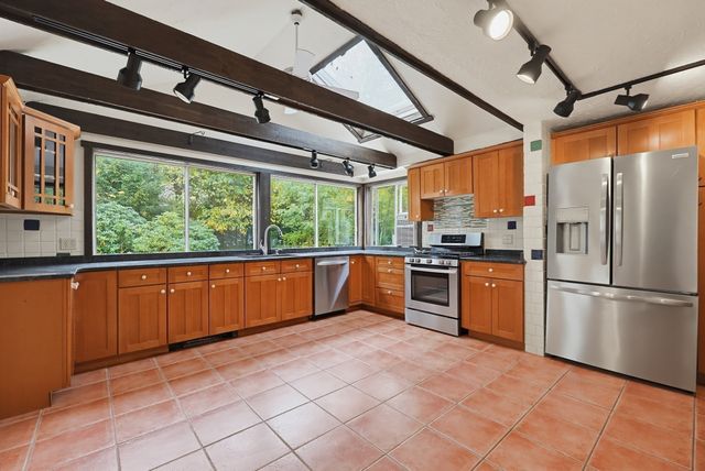 486 Belknap Rd, Framingham, MA 01701