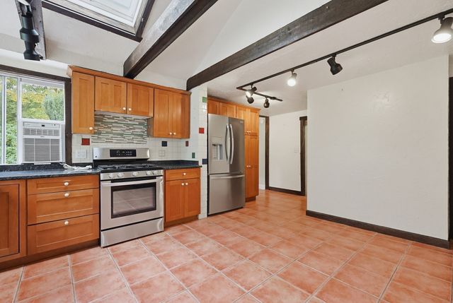 486 Belknap Rd, Framingham, MA 01701