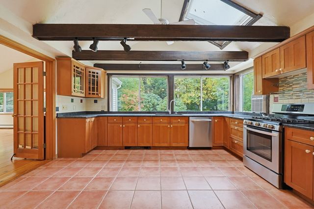 486 Belknap Rd, Framingham, MA 01701
