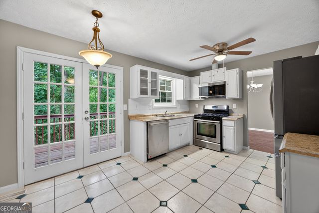 1902 Woods Court, Riverdale, GA 30296