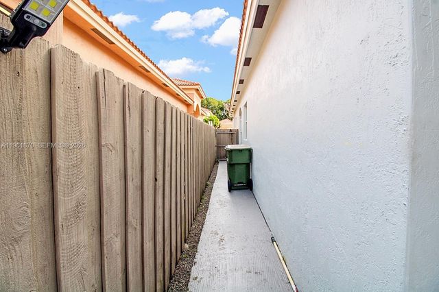 2120 NE 37th Rd, Homestead, FL 33033