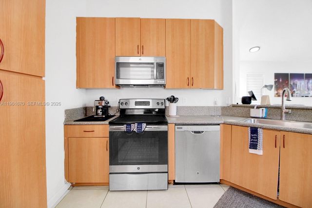 2120 NE 37th Rd, Homestead, FL 33033