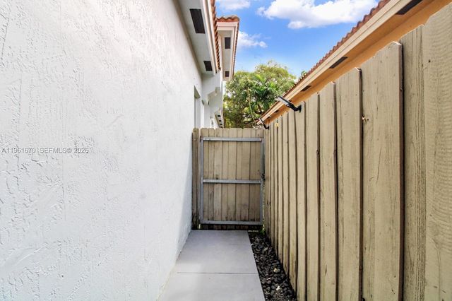 2120 NE 37th Rd, Homestead, FL 33033