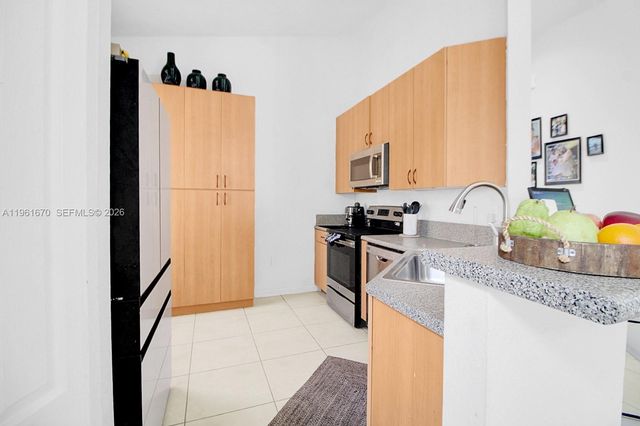 2120 NE 37th Rd, Homestead, FL 33033