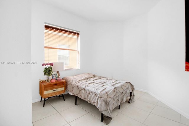 2120 NE 37th Rd, Homestead, FL 33033