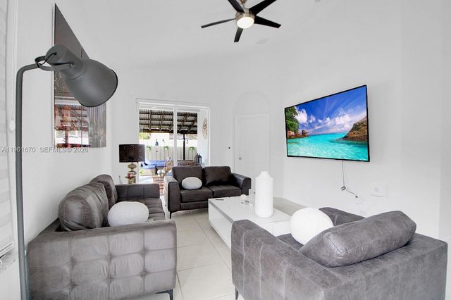 2120 NE 37th Rd, Homestead, FL 33033