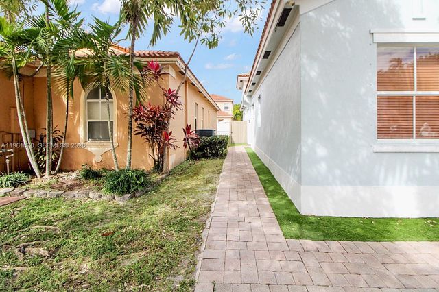 2120 NE 37th Rd, Homestead, FL 33033