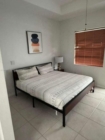 2120 NE 37th Rd, Homestead, FL 33033