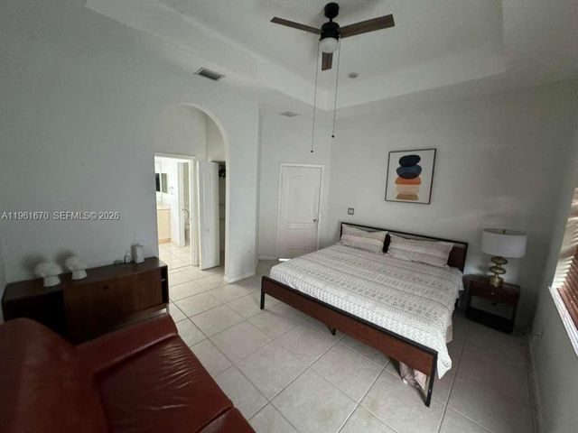 2120 NE 37th Rd, Homestead, FL 33033