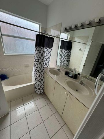 2120 NE 37th Rd, Homestead, FL 33033