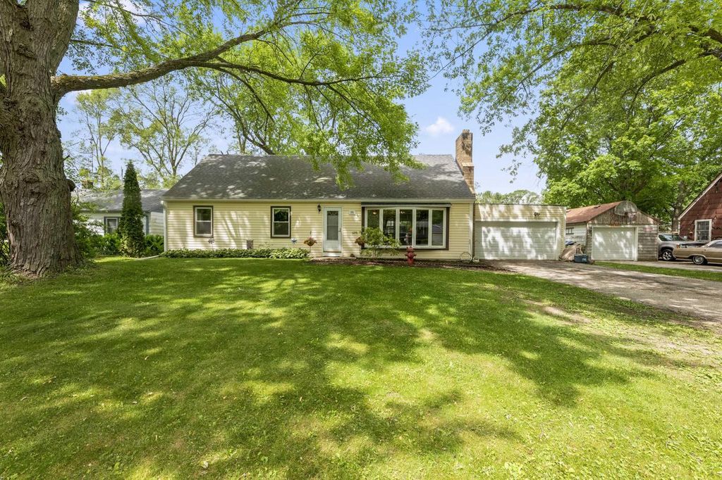 251 S Main STREET, Dousman, WI 53118