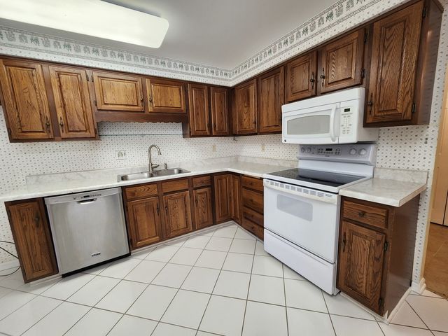 1050 S Nelson Avenue 4, Kankakee, IL 60901