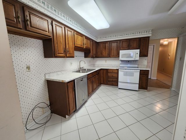 1050 S Nelson Avenue 4, Kankakee, IL 60901