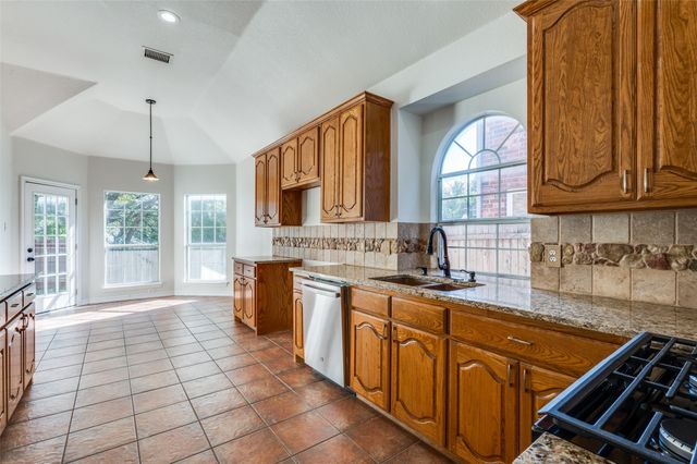 5012 Marineway Drive, Fort Worth, TX 76135