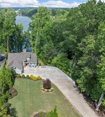 702 Lakewinds Boulevard, Inman, SC 29349