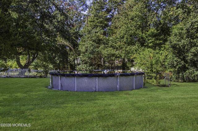 9 Hemlock Court, Jackson, NJ 08527