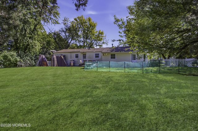 9 Hemlock Court, Jackson, NJ 08527