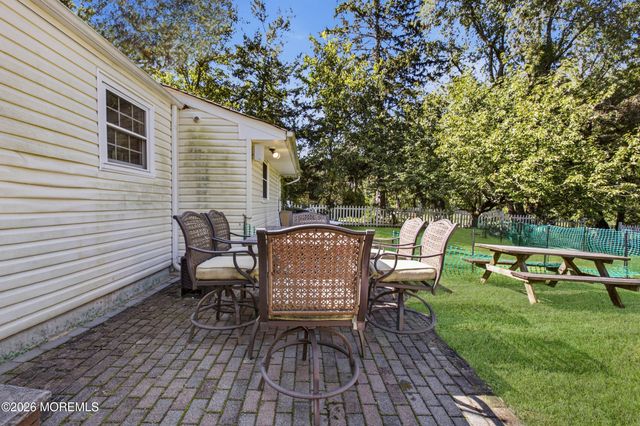 9 Hemlock Court, Jackson, NJ 08527