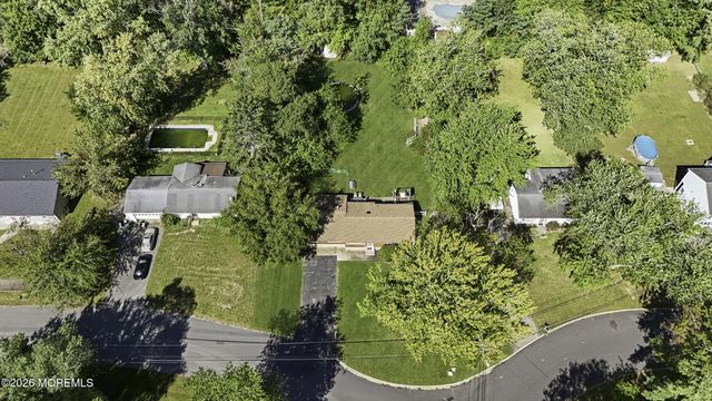 9 Hemlock Court, Jackson, NJ 08527