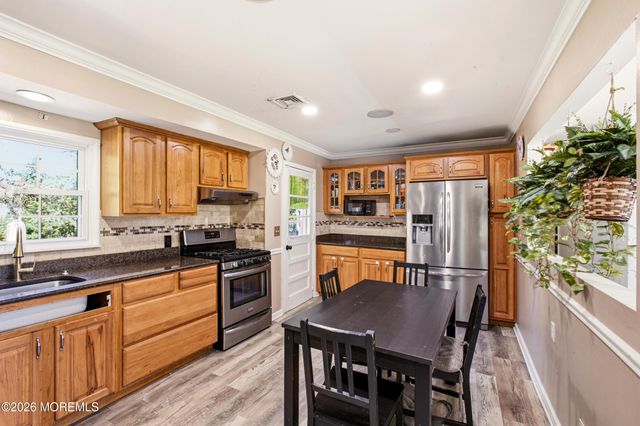 9 Hemlock Court, Jackson, NJ 08527