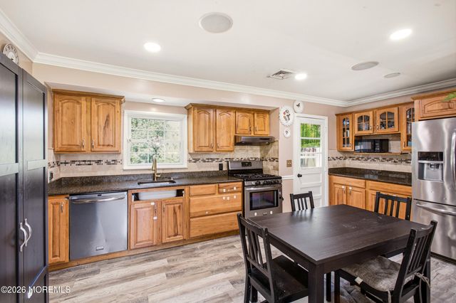 9 Hemlock Court, Jackson, NJ 08527