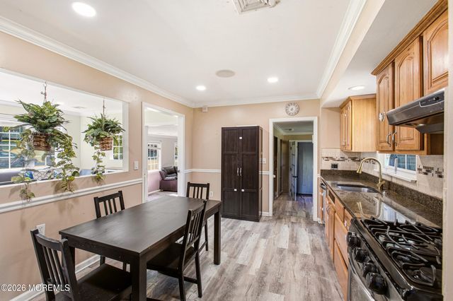 9 Hemlock Court, Jackson, NJ 08527