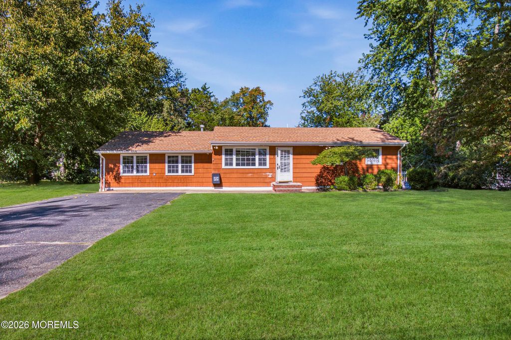 9 Hemlock Court, Jackson, NJ 08527