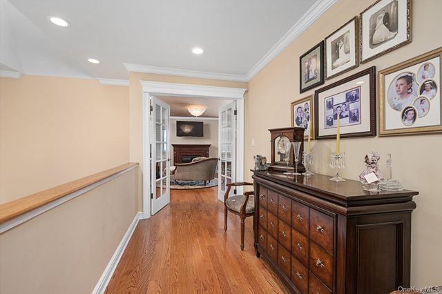 53 Chestnut Lane, Woodbury, NY 11797