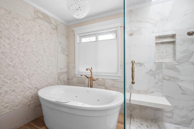 53 Chestnut Lane, Woodbury, NY 11797