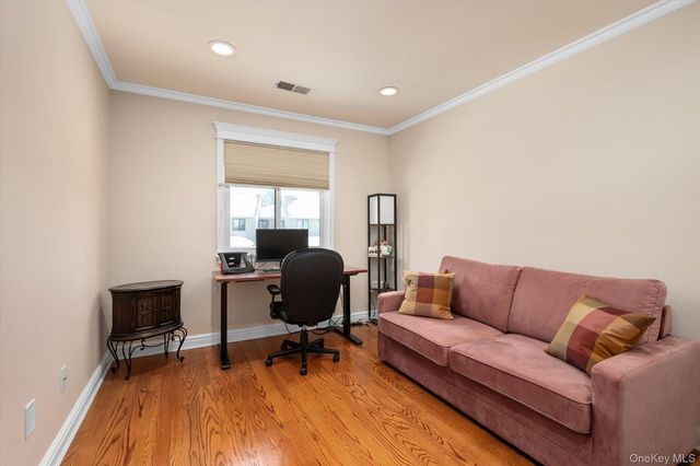 53 Chestnut Lane, Woodbury, NY 11797