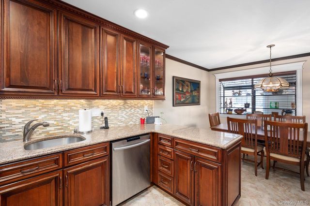 53 Chestnut Lane, Woodbury, NY 11797