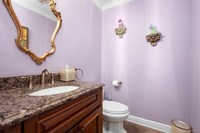 53 Chestnut Lane, Woodbury, NY 11797