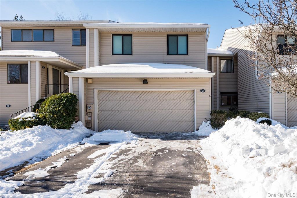 53 Chestnut Lane, Woodbury, NY 11797