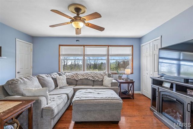 5542 State Road H, De Soto, MO 63020