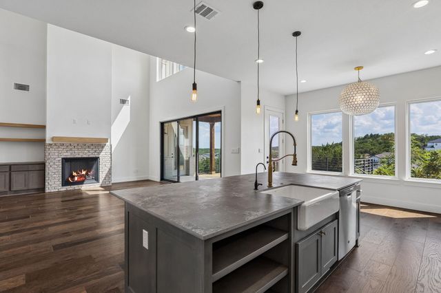 288 Smoke Tree CIR, Dripping Springs, TX 78620