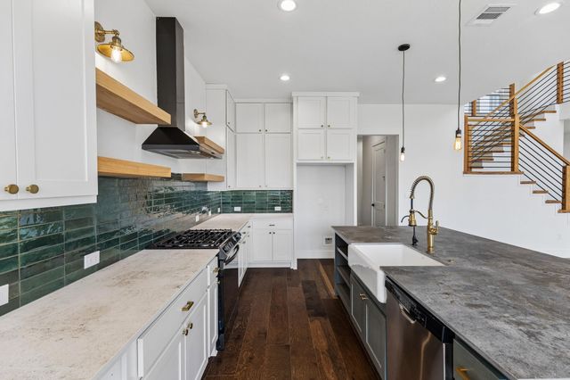 288 Smoke Tree CIR, Dripping Springs, TX 78620