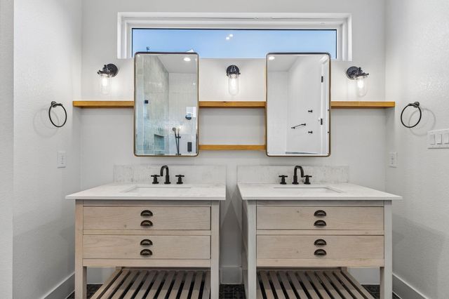 288 Smoke Tree CIR, Dripping Springs, TX 78620