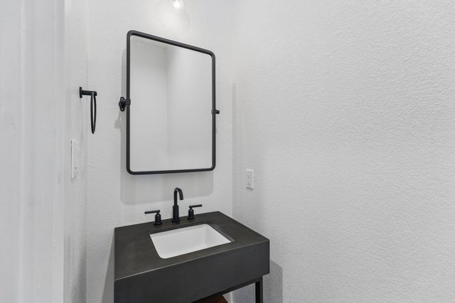 288 Smoke Tree CIR, Dripping Springs, TX 78620