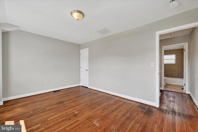 956 MIDDLESEX RD, Essex, MD 21221