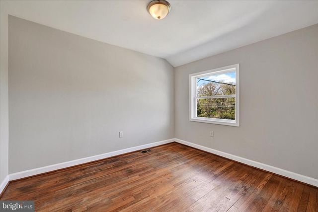 956 MIDDLESEX RD, Essex, MD 21221