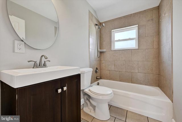 956 MIDDLESEX RD, Essex, MD 21221