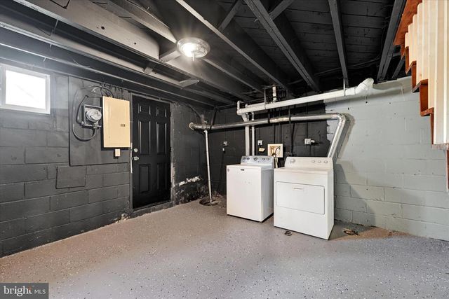 956 MIDDLESEX RD, Essex, MD 21221