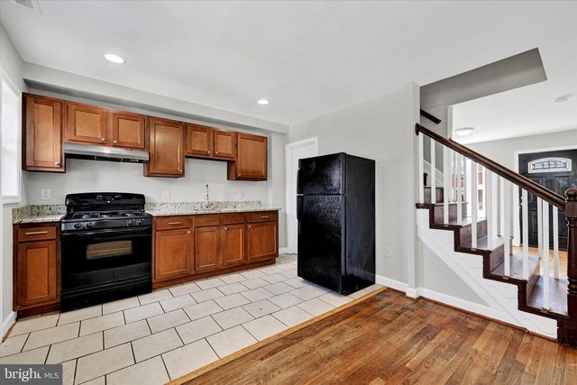 956 MIDDLESEX RD, Essex, MD 21221