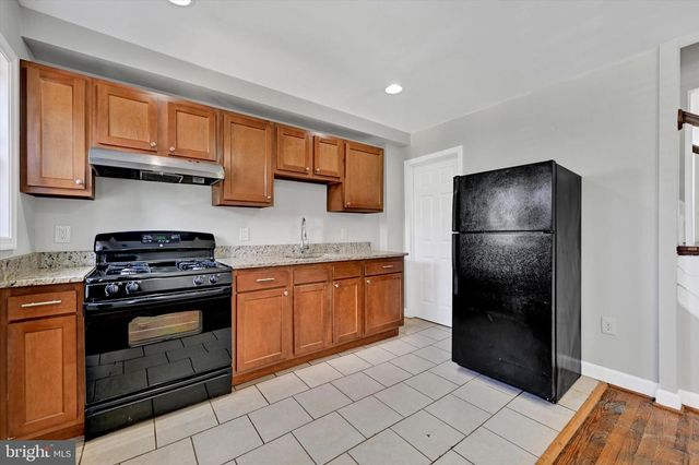 956 MIDDLESEX RD, Essex, MD 21221